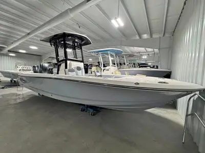 2027 Robalo 246 cayman