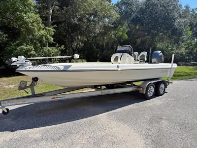2015 Shearwater 22 bay - 187 hours