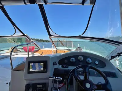 2003 Crusiers Yacht 3372 Express