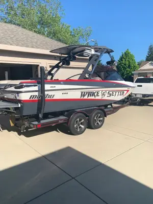 2011 Malibu Wakesetter vlx 21ft.