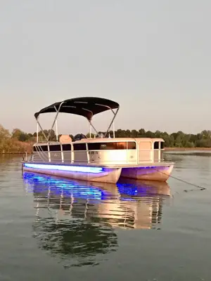 2015 Southbay 522E 24’ Extended Swim Deck