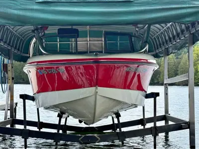2003 MasterCraft x2 wakeboard/surf boat – 20'7"
