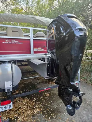 2019 Tracker Party Barge 18