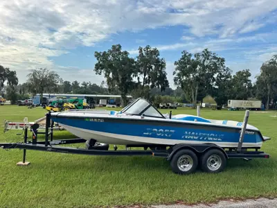 1993 Ski Nautique Ski Boat
