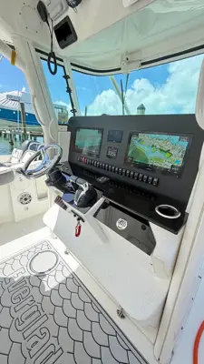 365CC Everglades with 2017 triple 350’s (hull 2009)