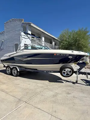 2010 SeaRay 230 select MINT