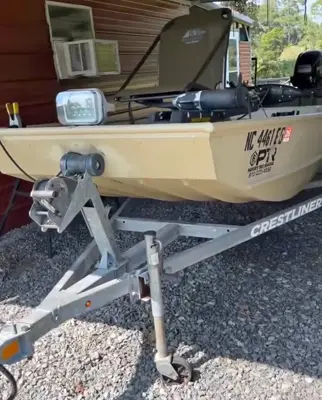 16’ Crestliner Boat