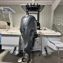 2027 Robalo 246 Cayman bay