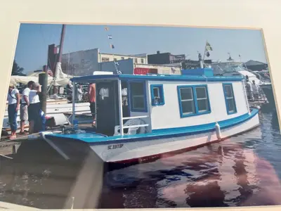 HOUSEBOAT FOR SALE