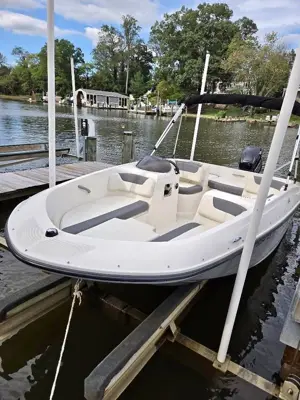 2017 Bayliner e16