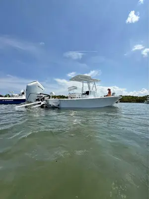 2027 Conch 25 bay