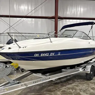 2005 Bayliner 212