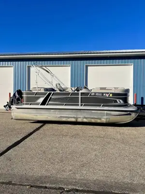 2021 StarCraft 20' Pontoon w/ Mercury 50 CT Seats 10