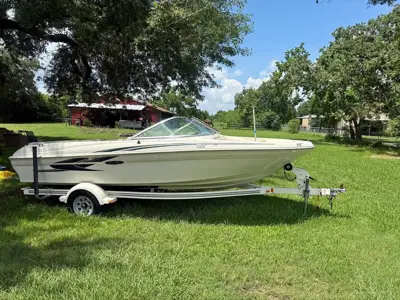 2000 Searay Bowrider 180 inboard/Outboard