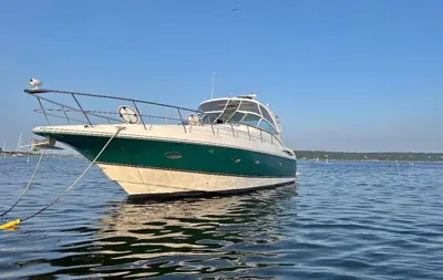 2005 Cruisers Yacht 440 Express