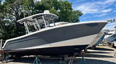 2017 Robalo 302 CC