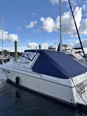 1989 Trojan 10 meter cabin cruiser