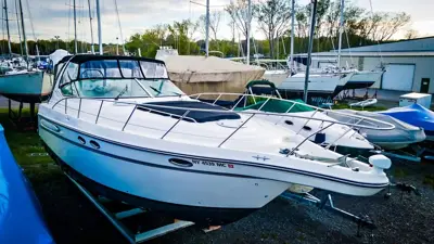 2001 MAXUM 37’ Cabin Cruiser Boat