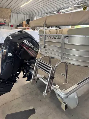 2017 Sylvan 8520 LZ LE