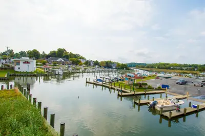 Rod 'N' Reel Marina West