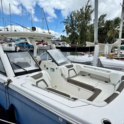 2022 Worldcat 280 DC-X with Makani Kai Sandbar Slip