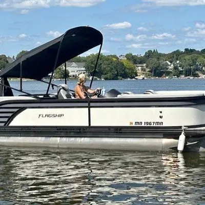 2024 FLAGSHIP DISCOVERY 22' LS