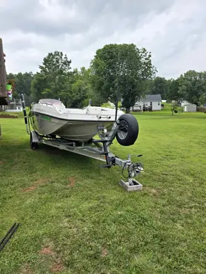 Starcraft SVX 171 Deck Boat