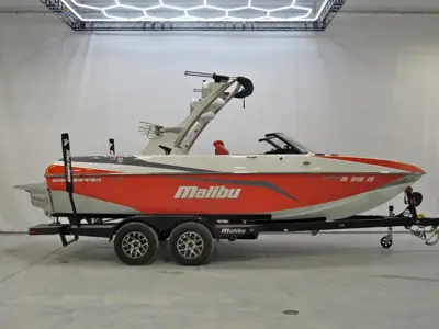 2021 Malibu 21 VLX