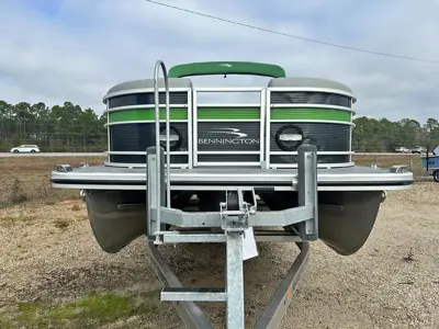 2021 Bennington 23LSB