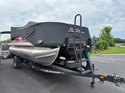 2024 Suntracker BB18 18' Fishing Pontoon & Trailer