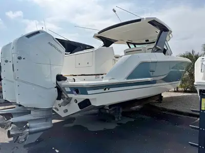 2026 Tiara Yachts 39 LS