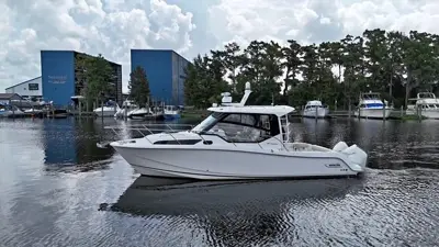 2023 BOSTON WHALER 325 CONQUEST