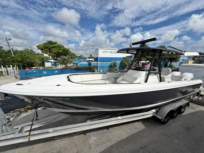 2015 Intrepid 327cc
