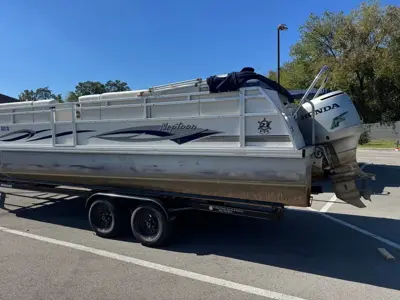 2004 JC Tritoon 23' neptoon