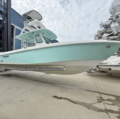 2021 Everglades 335 CC