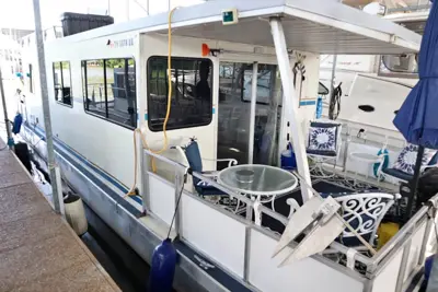 2000 Destination yachts 40’ widebody