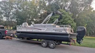 2017 Ranger Reata 223FC Pontoon