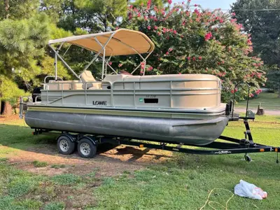 2014 LOWE SS 210 pontoon boat