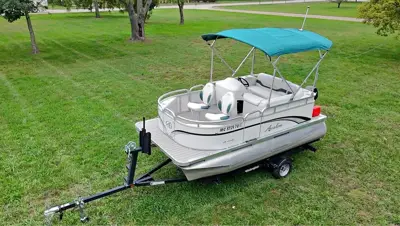 14’ 2012 Avalon Pontoon Boat 2013 20 hp Mercury four stroke 2021 Yacht club bunk Trailer