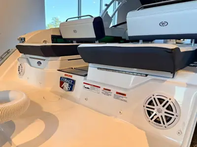 2027 Cobalt R8 Outboard