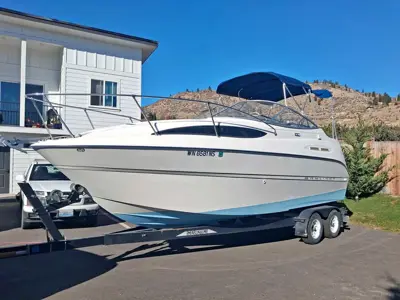 2005 Bayliner 245