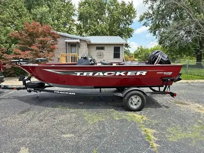 2025 Tracker Pro Guide V-16 SC
