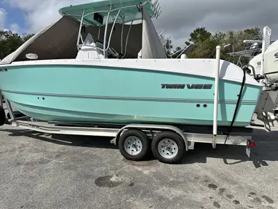2020 Twin Vee 240 GFX