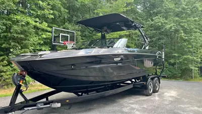 2024 Supreme S240 Wake Boat