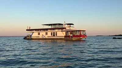 Houseboat 77' 2001 Sharp