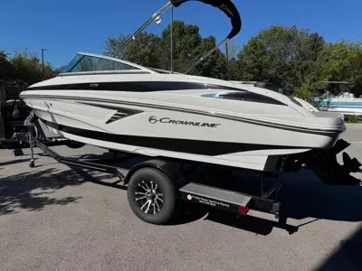 2025 Crownline 210