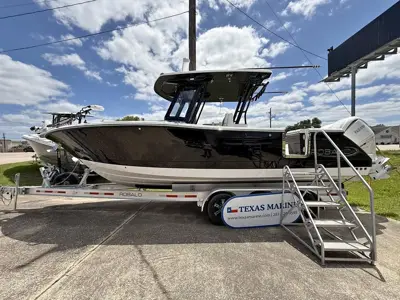 2025 Robalo 270