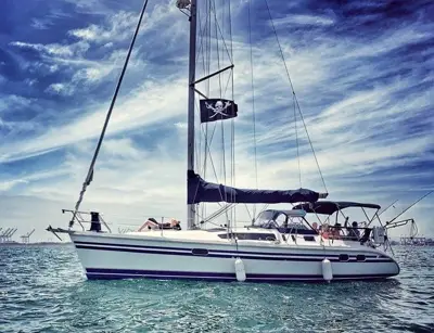 1998 Hunter 376 Sailboat. (clean & well maintained.)