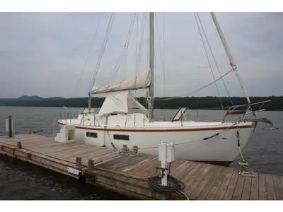 35' Coronado 35 sloop liveaboard