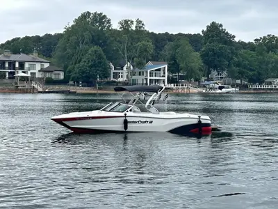 2018 Mastercraft XT25 Prem Audio Dual Screens Ilmor 6000 GDI